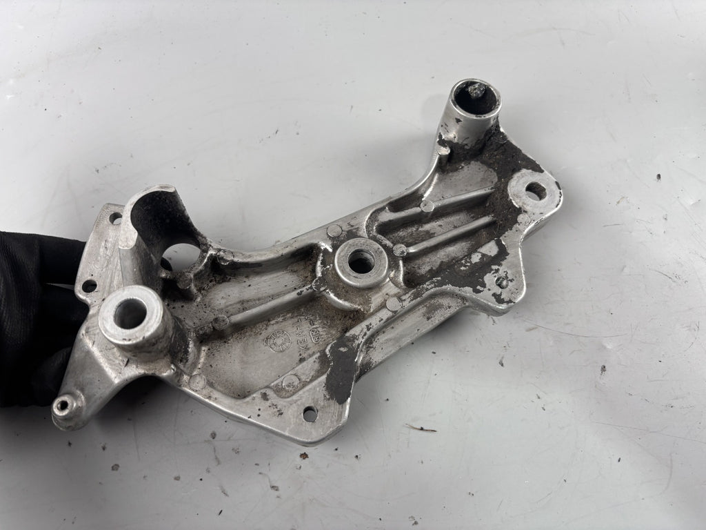 Honda CB 600 F Hornet PC34 Schwinge Drehzapfen Halterung links Holder Swing
