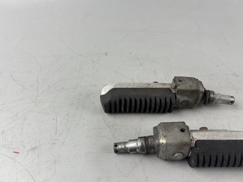 Suzuki RF 600 R GN76A Fußraste Fußrasten vorne front Step Hangers