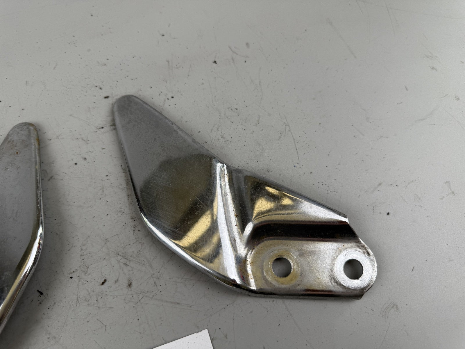 Suzuki GSX750 AE Inazuma Fußrasten Footsteps vorne Front Hangers Chrome Platten
