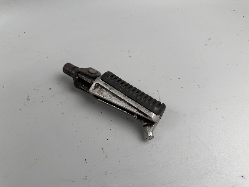 Yamaha XJR1300 RP02 Fußrasten Hangers vorne front rechts right