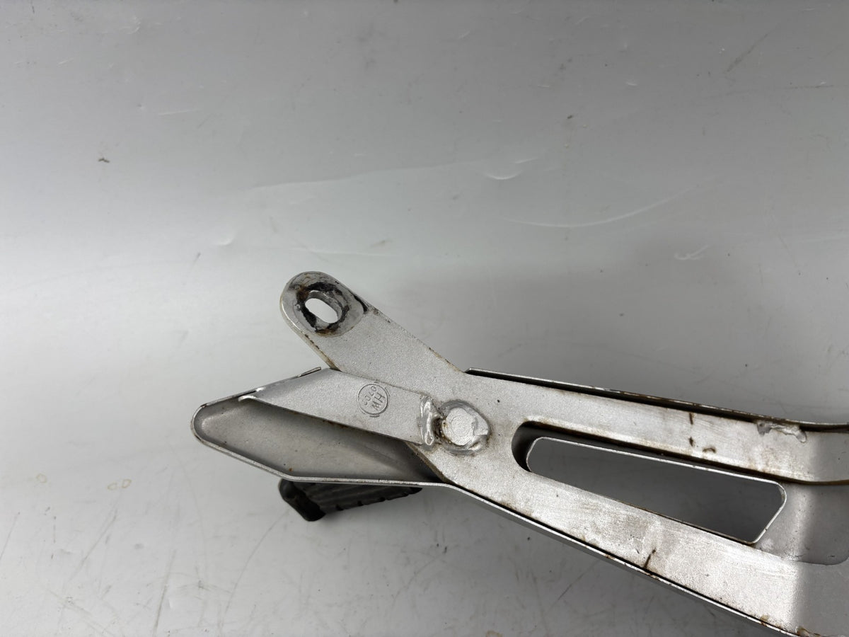 Yamaha YBR 125 RE05 Fußrastenanlage Fußraste rechts links Steps Hangers Halter