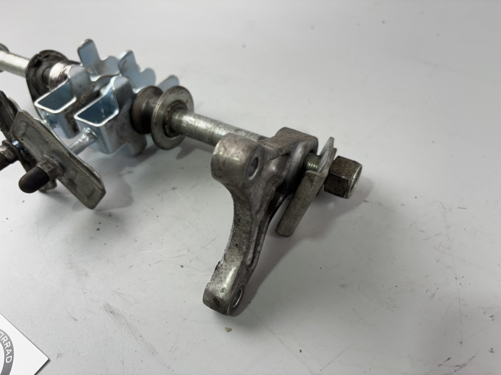 Suzuki GSX 750 F AK11 Achse Hinterradachse back hinten Kettenspanner