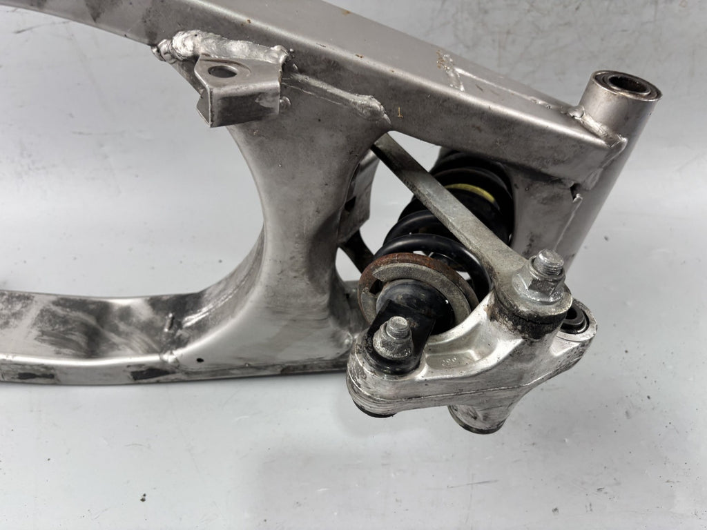 Suzuki GSF600 GN77B Schwinge Schwingarm Aufhängung Umlenkung Stoßdämpfer Feder