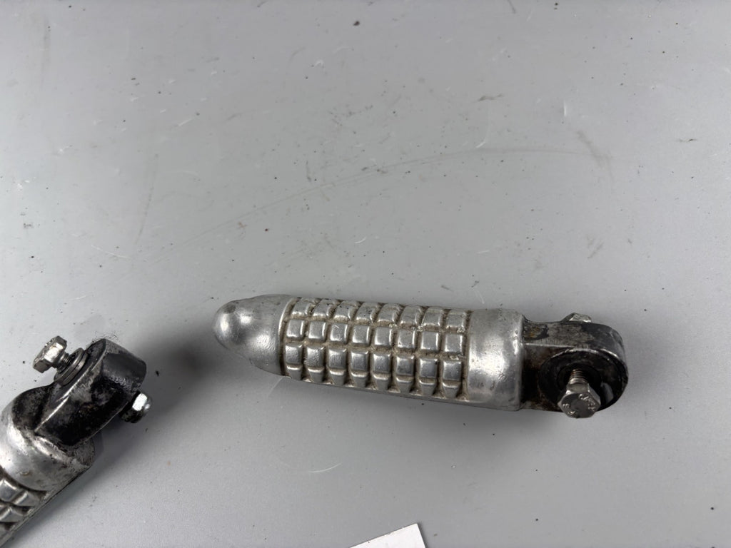 Suzuki GSF600 GN77B Soziusfußrasten Beifahrer Fußrasten Steps Hangers hinten