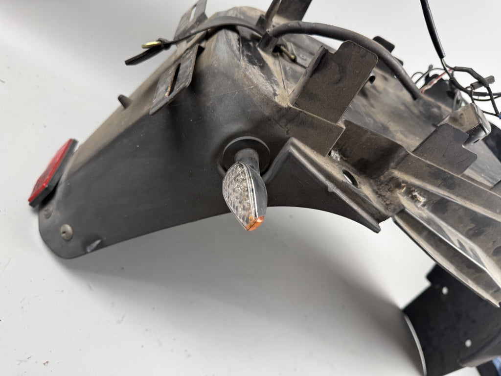 Suzuki GSX 750 AE Inazuma Heckuntersicht Spritzschutz Cover Radlauf Fender