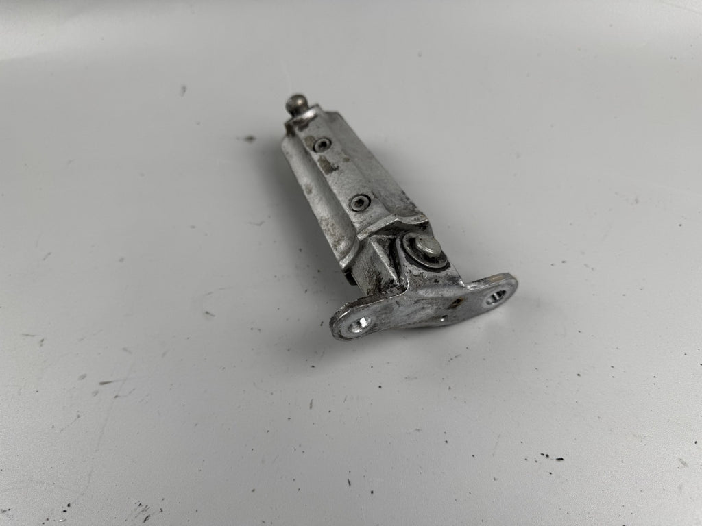 Kawasaki GPZ 900 R ZX 900 A Ninja Fußrasten Fußraste Steps Hanger vorne rechts