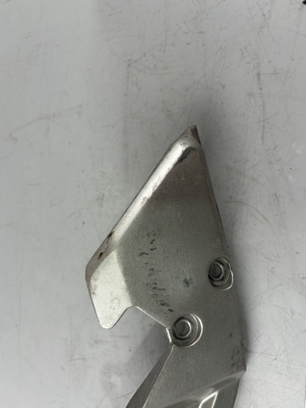 Suzuki RF 600 R GN76A Fußraste Fußrastenhalteplatte Foot Step Hanger