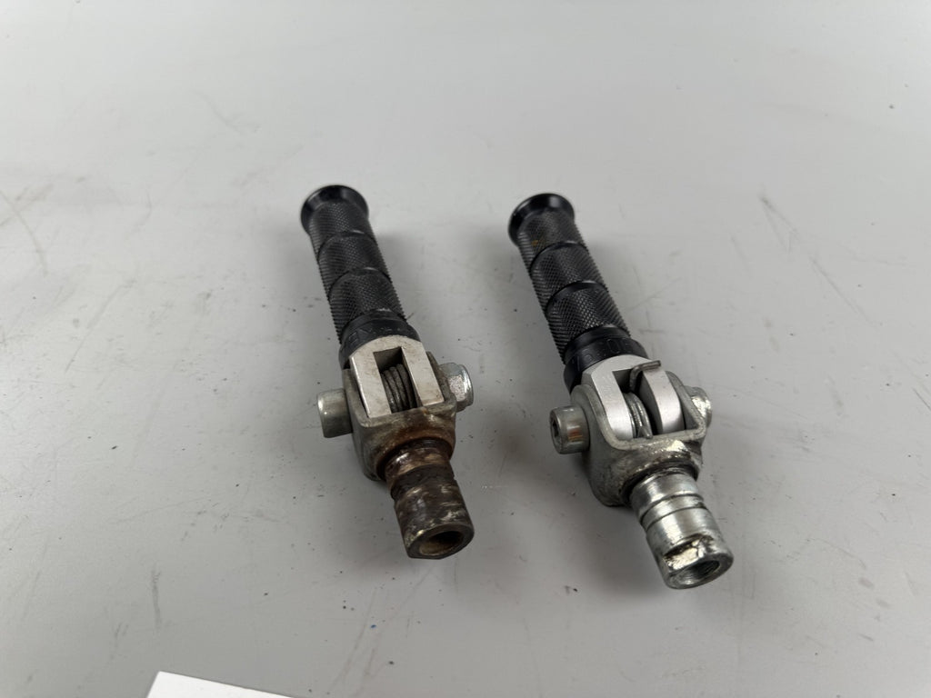 Yamaha XJR1300 RP02 Fußrasten Hangers vorne front rechts links