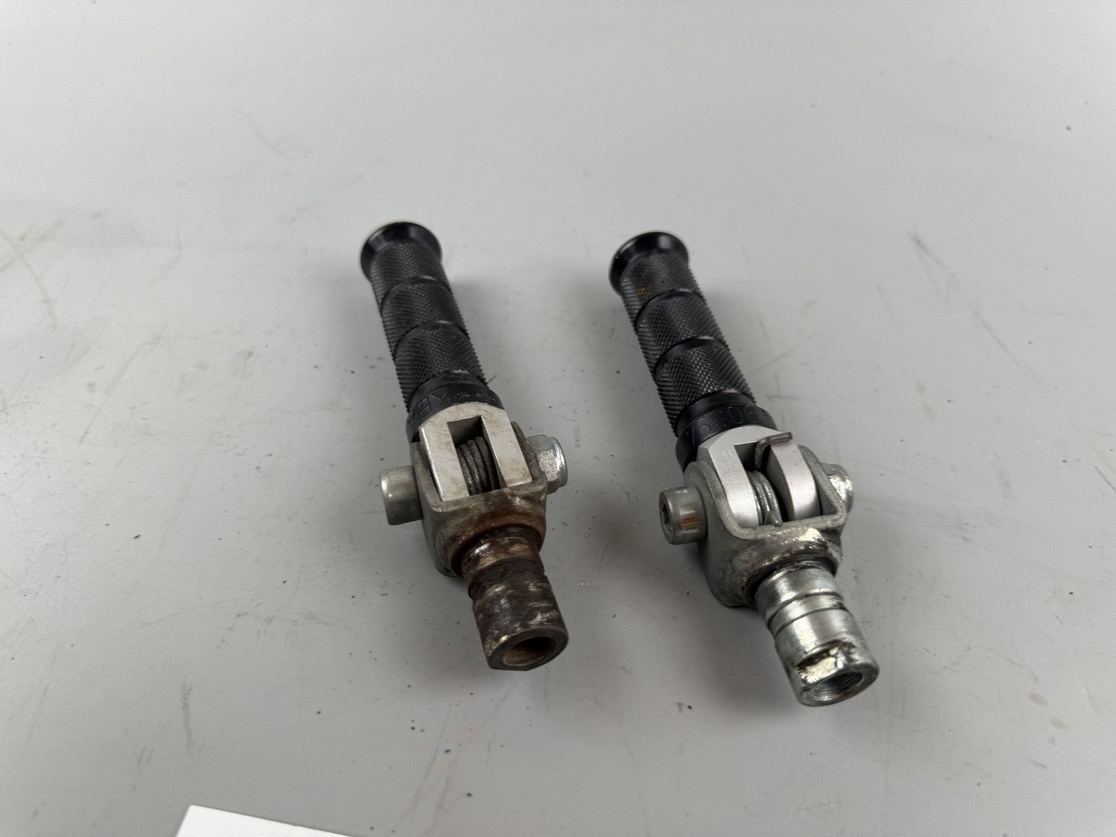 Yamaha XJR1300 RP02 Fußrasten Hangers vorne front rechts links