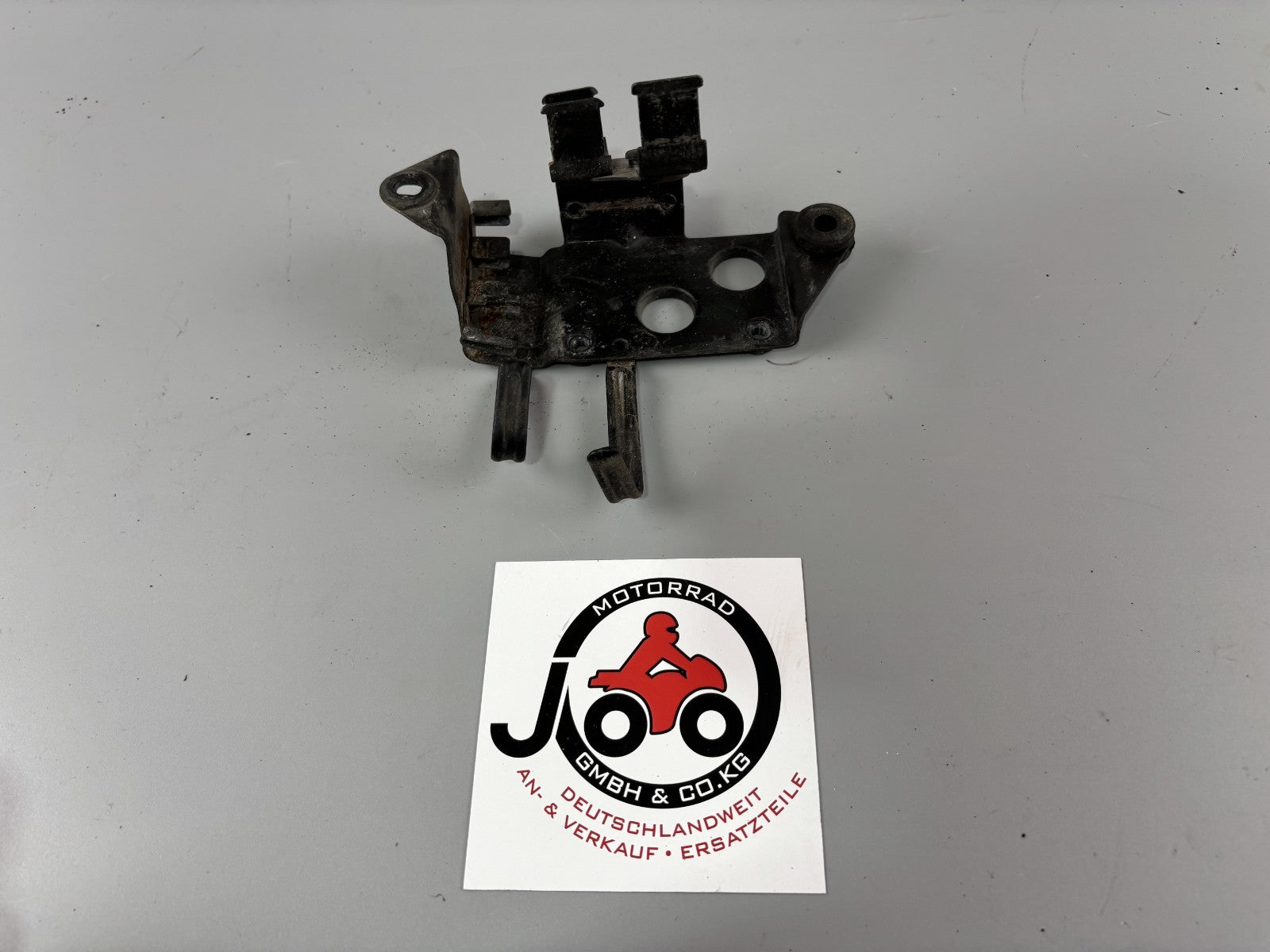 Honda CX500 C PC01 Güllepumpe Halterung Elektrik Regler Träger Halteblech