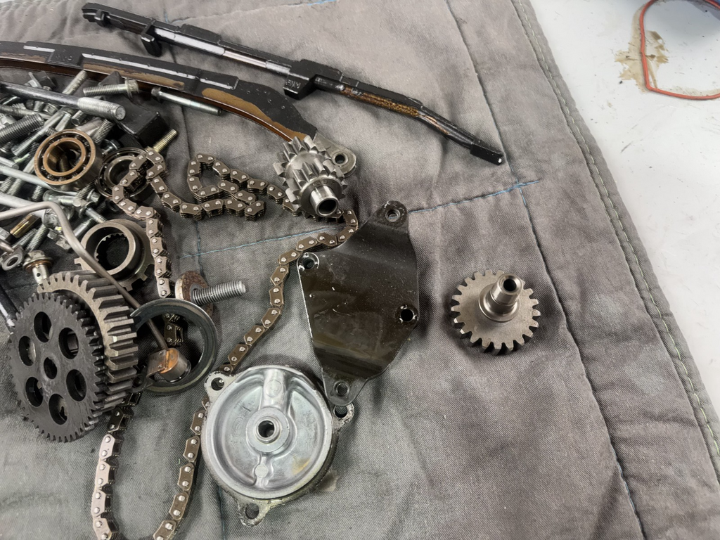 Honda SLR 650 Vigor FX 650 RD09 Schrauben Reste Screws Motor Engine Gleitschiene