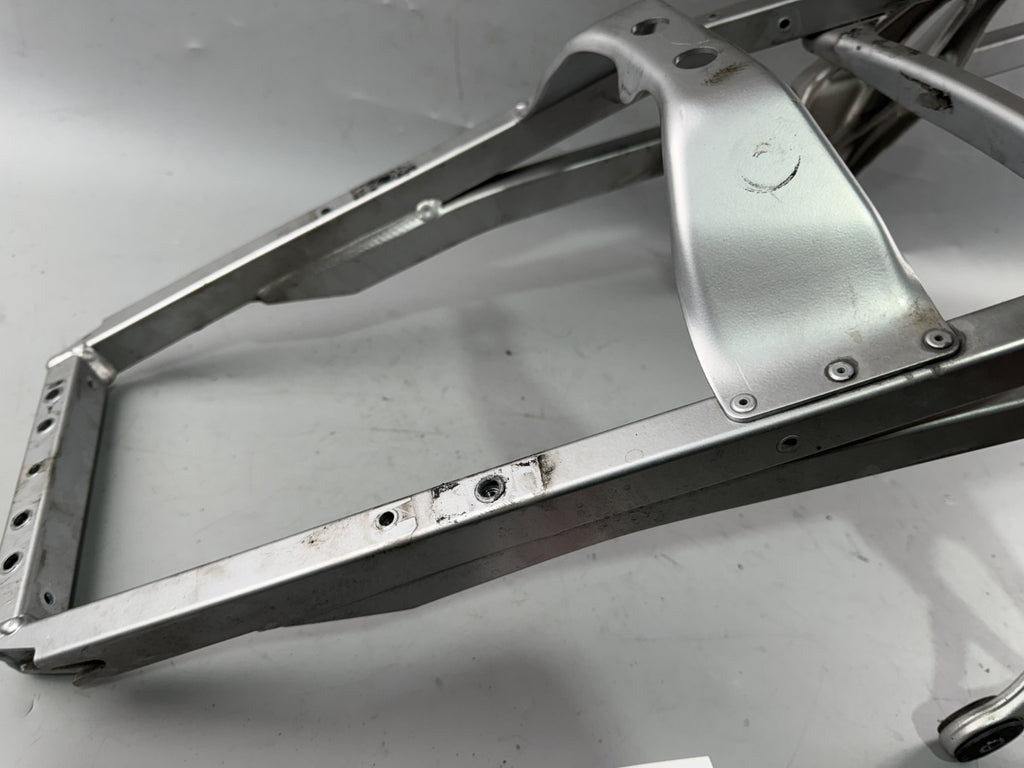 BMW K 1200 S K40 Heckrahmen Frame Verbindung Sozius hinten back Fußrasten