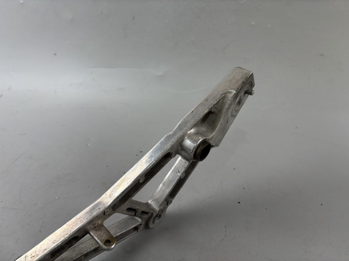 Honda CBX 650 E RC13 Fußraste Fußrastenhalteplatte Hanger Step rechts right