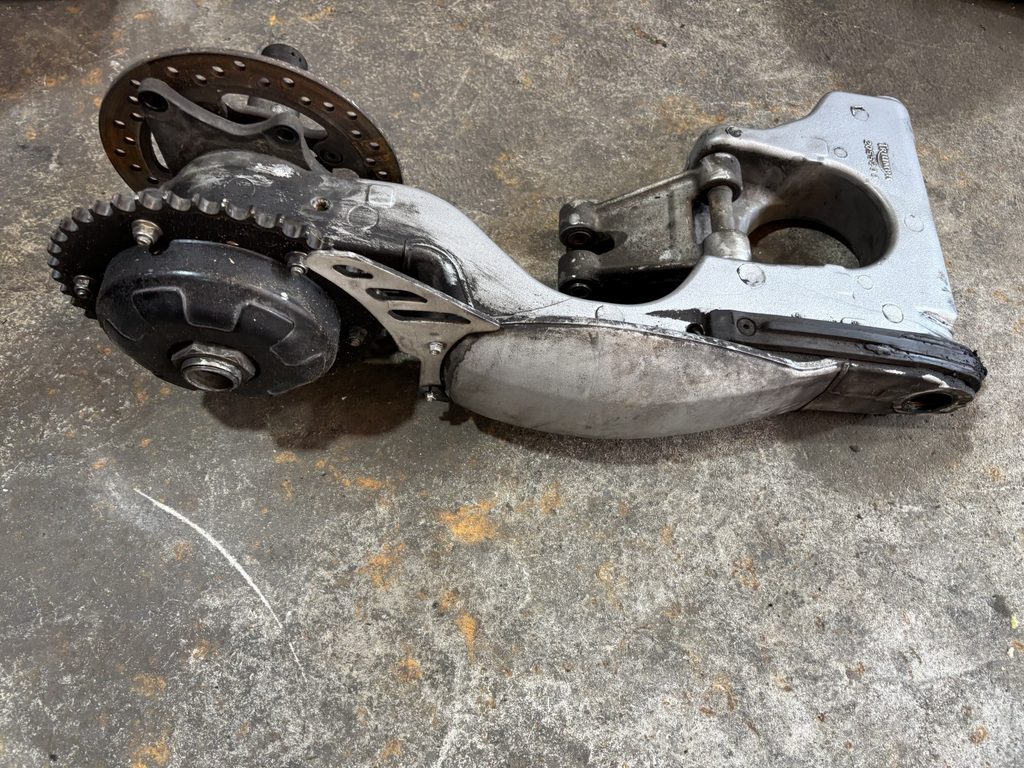 Triumph Daytona 955 T 595 Schwinge Einarmschwinge Swingarm Antrieb