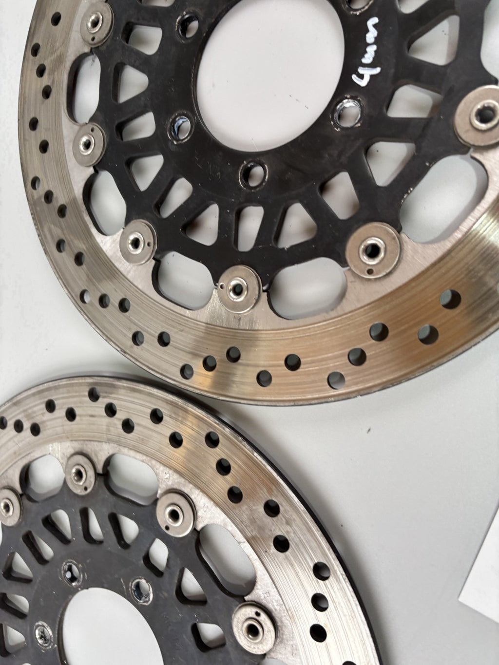 Triumph Daytona 955 T 595 Bremsscheibe Brakedisc Bremsscheiben front vorne 4MM