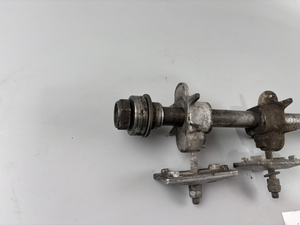 Yamaha FZS600 Fazer RJ02 Achse Hinterradachse back hinten Schwinge