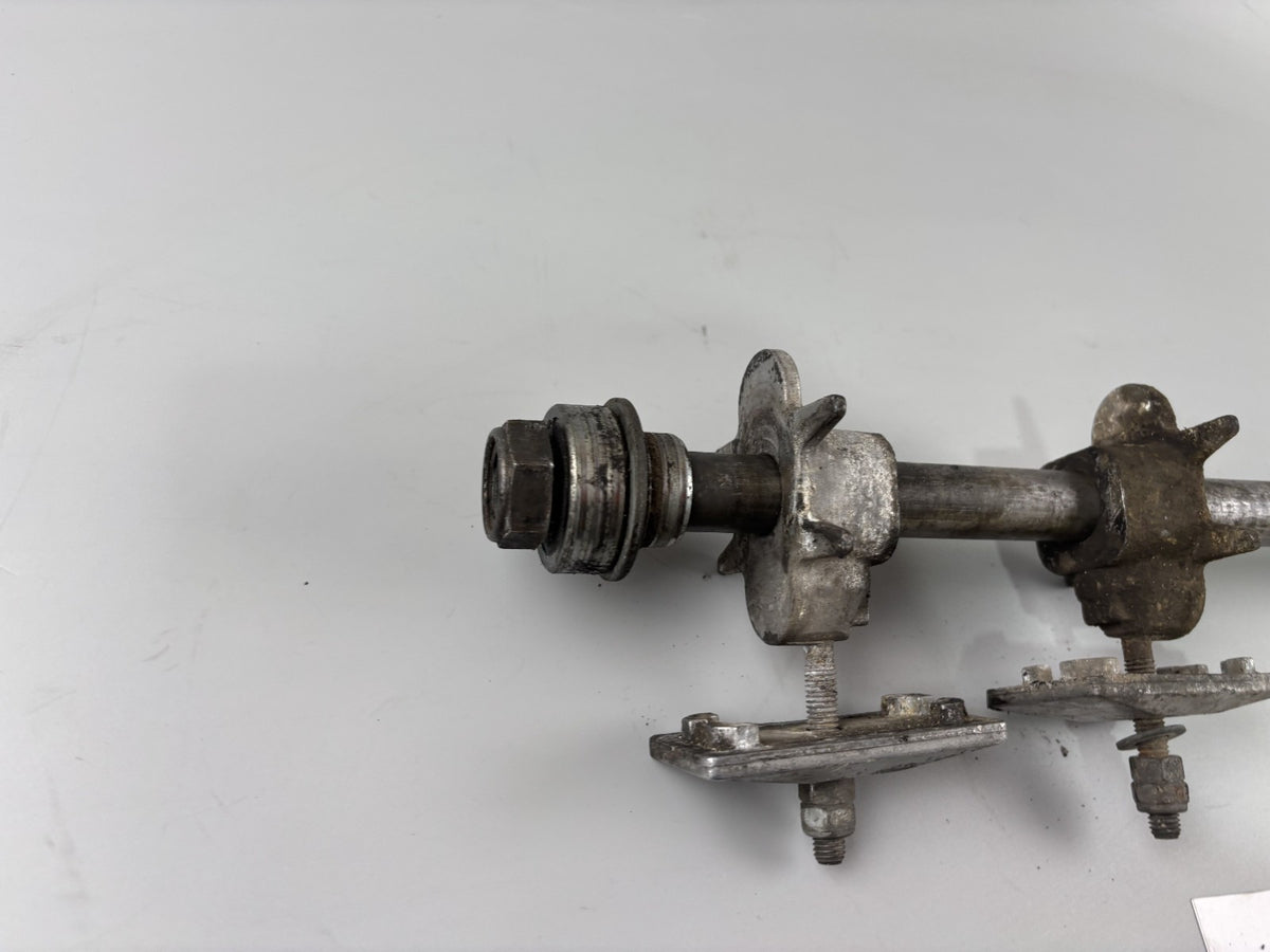 Yamaha FZS600 Fazer RJ02 Achse Hinterradachse back hinten Schwinge