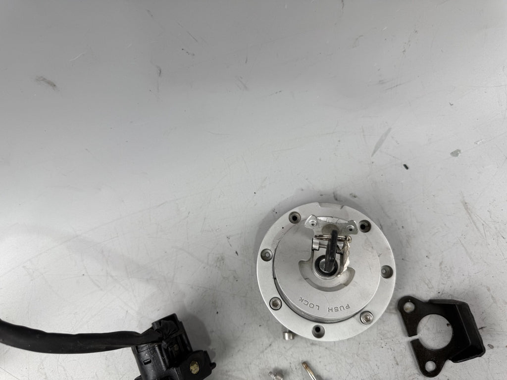 Honda NTV650 revere RC33 Schloßsatz Zündschloß Tankdeckel Schlüssel Key Lock