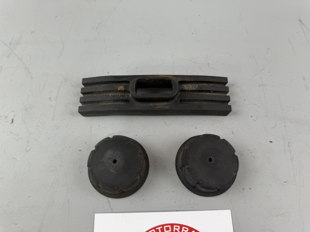 Yamaha XJR1300 RP02 Tankgummi Vibrationsschutz Holder Halter Rubber Gummi
