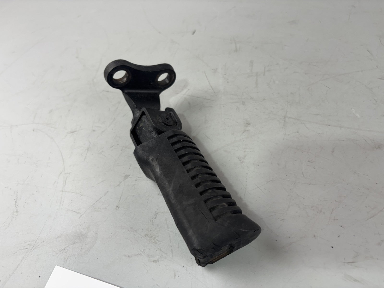Yamaha XS400 2A2 Fußraste vorne front Hanger Step links left