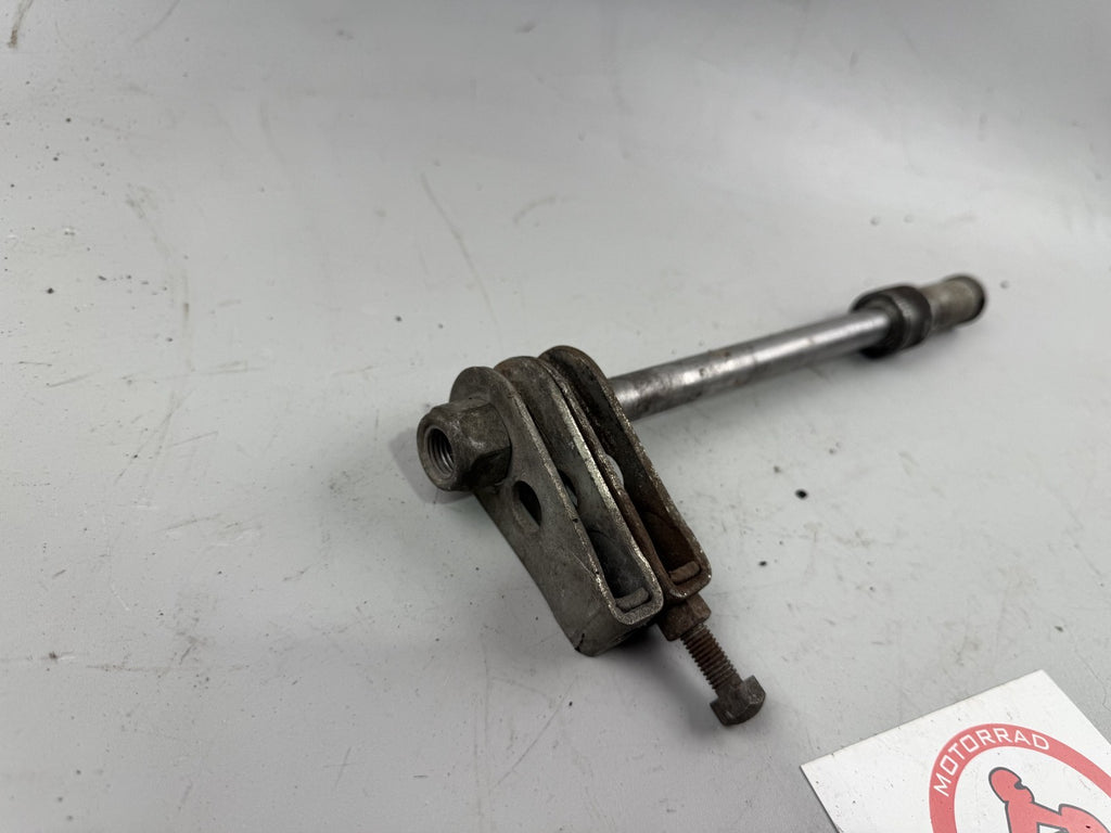 Suzuki GN250 NJ42A Achse Hinterradachse Steckachse