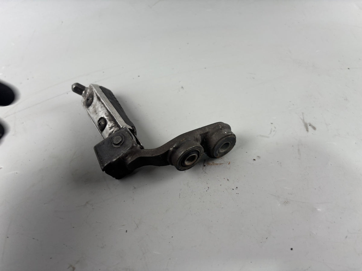 Suzuki GSX 1200 A3 Inazuma Fußraste vorne front Holder Halter Step Hangers links