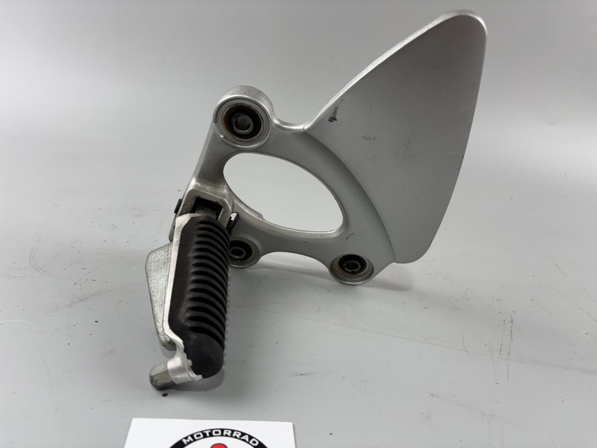 Suzuki GSX 750 F AK11 Fußrastenanlage Fußraste Step Foot Hangers vorne links