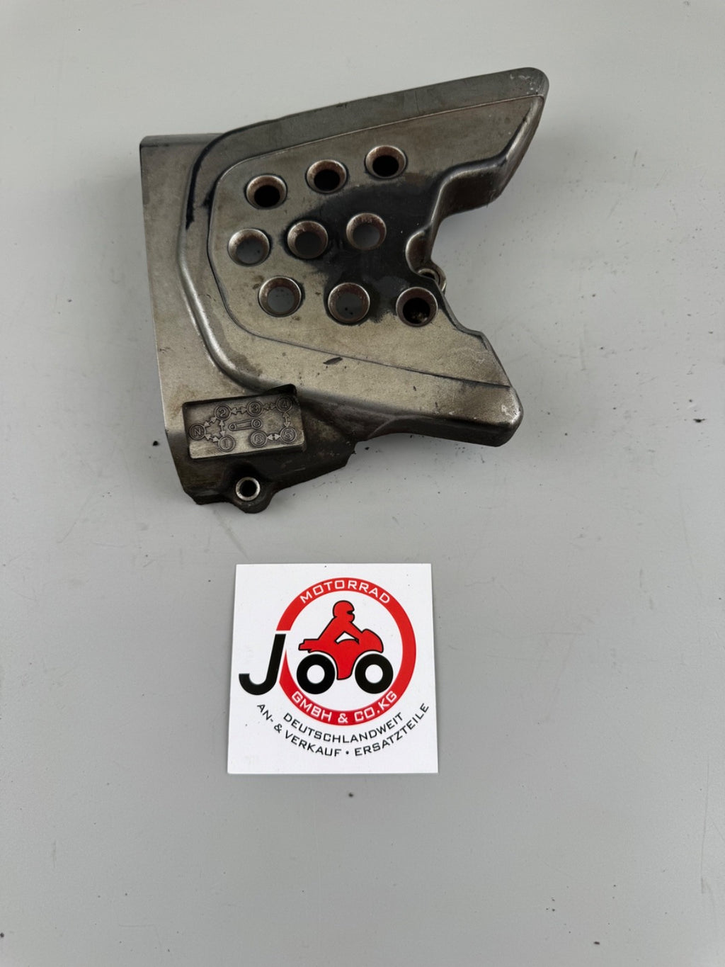 Suzuki DR 125 SF44A Ritzelabdeckung Kettenschutz Abdeckung Verkleidung