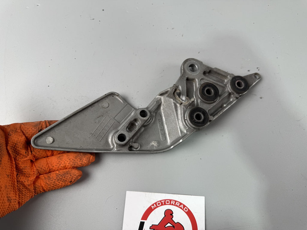 Suzuki GSF600 GN77B Bandit Fußrastenhalter Platte Fußrastenträger Ferse rechts