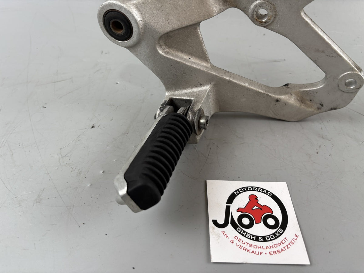 Suzuki GSX-R 1100 W GU75C Fussraste mit Halter Soziusfußraste Hangers rechts