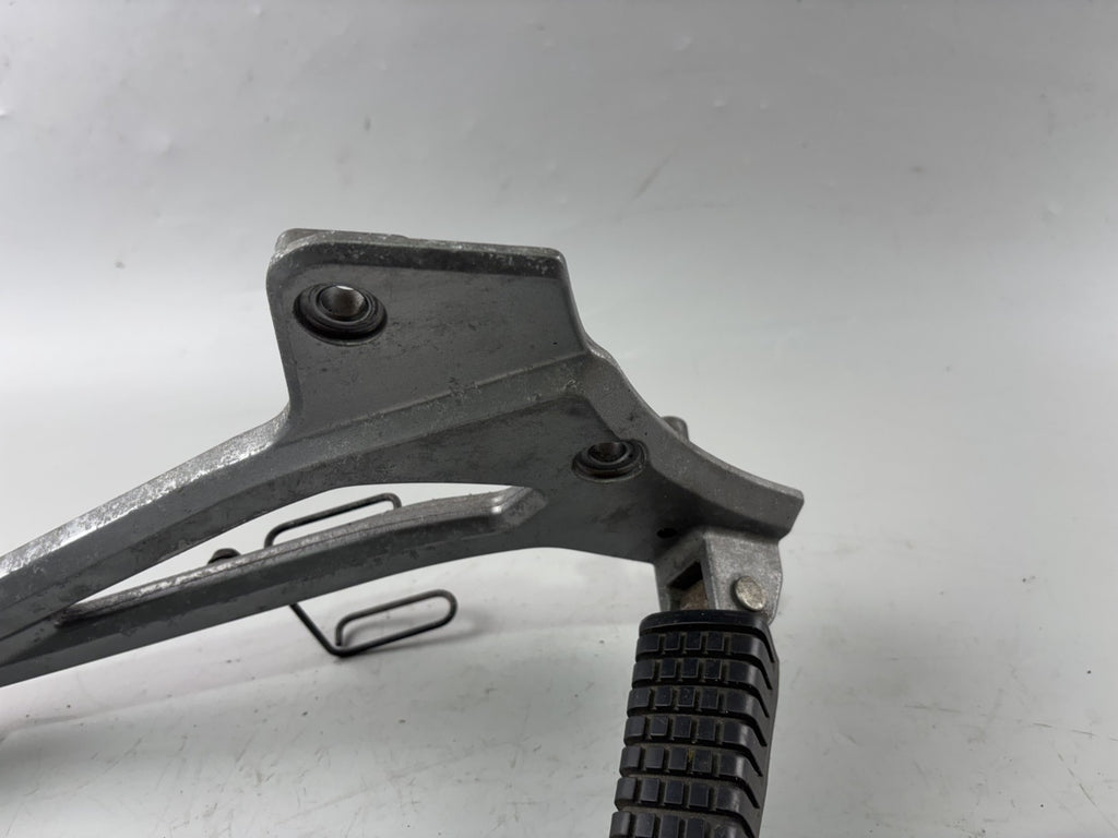 Kawasaki ER 5 EX500A Fußrastenanlage Fußraste Step Hangers Halteplatte rechts
