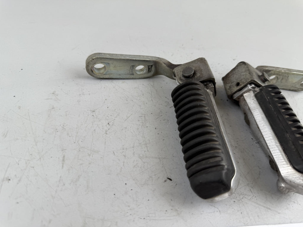 Suzuki GSX750 AE Inazuma Fußrasten Footsteps vorne Front Hangers