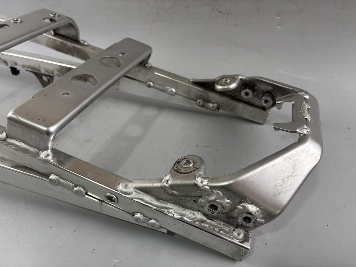 Suzuki GSX-R 1100 W GU75C Heckrahmen Frame Verbindung