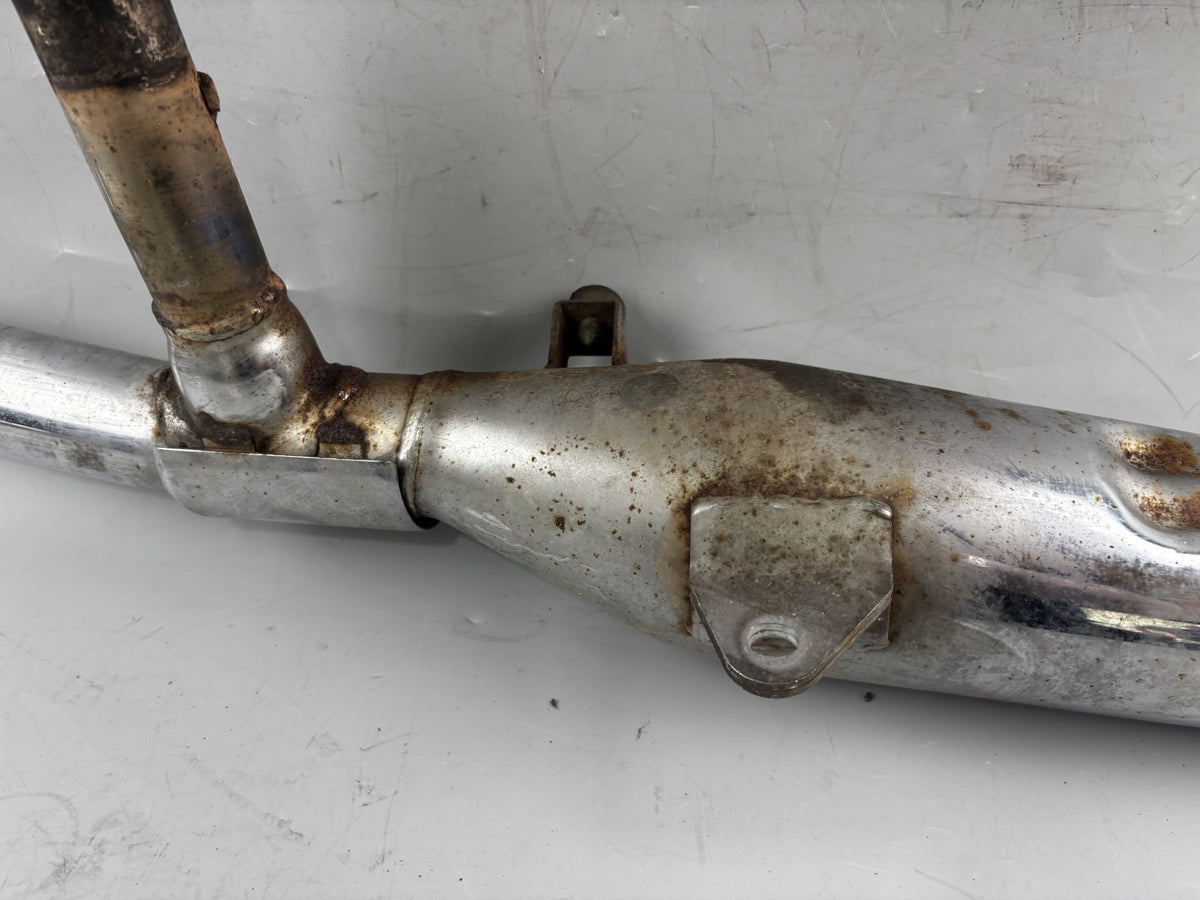 Suzuki VX 800 VS51B Auspuffanlage Auspuff Krümmer Exhaust Downpipe rechts right