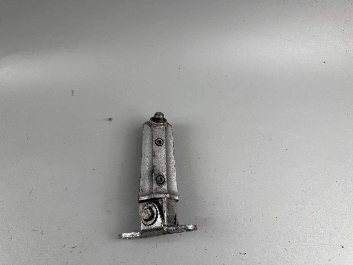 Kawasaki GPZ 900 R ZX 900 A Ninja Fußrasten Fußraste Steps Hanger vorne links