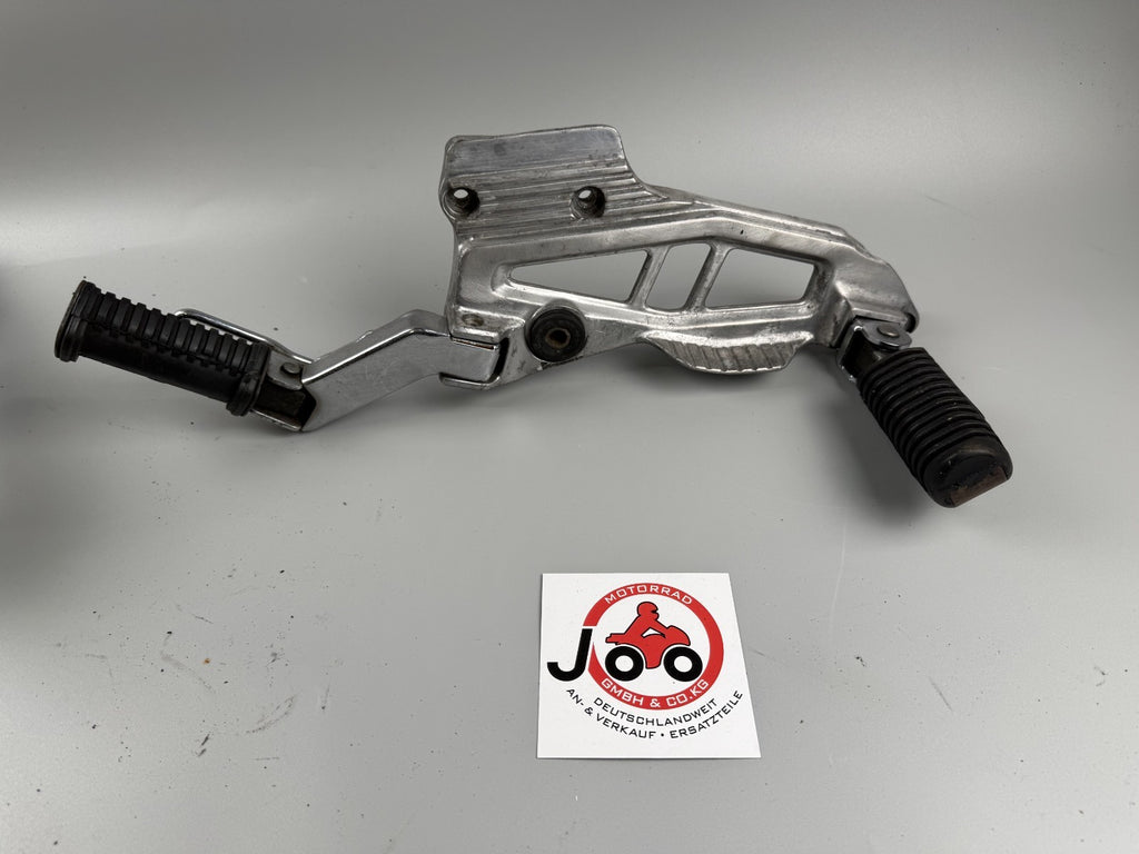 Kawasaki ER 5 ER500A Fußrastenanlage Fußraste Step Hangers Halteplatte rechts