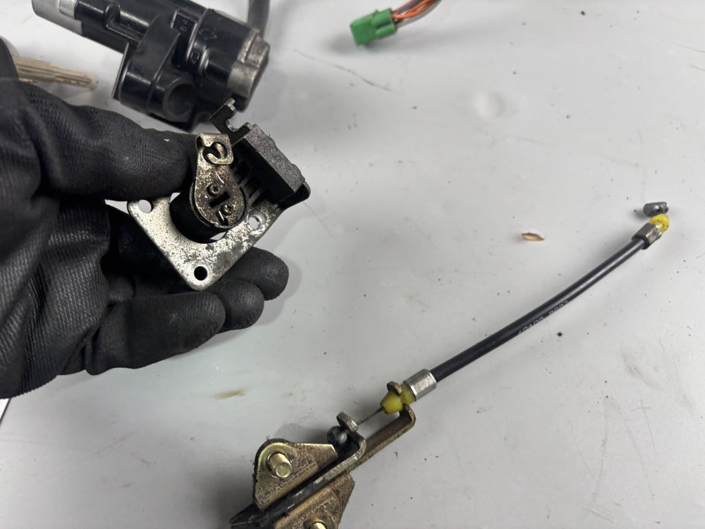 Suzuki GSX 1200 A3 Inazuma Schlosssatz Key Lock Sitzbankschloss tankschloss