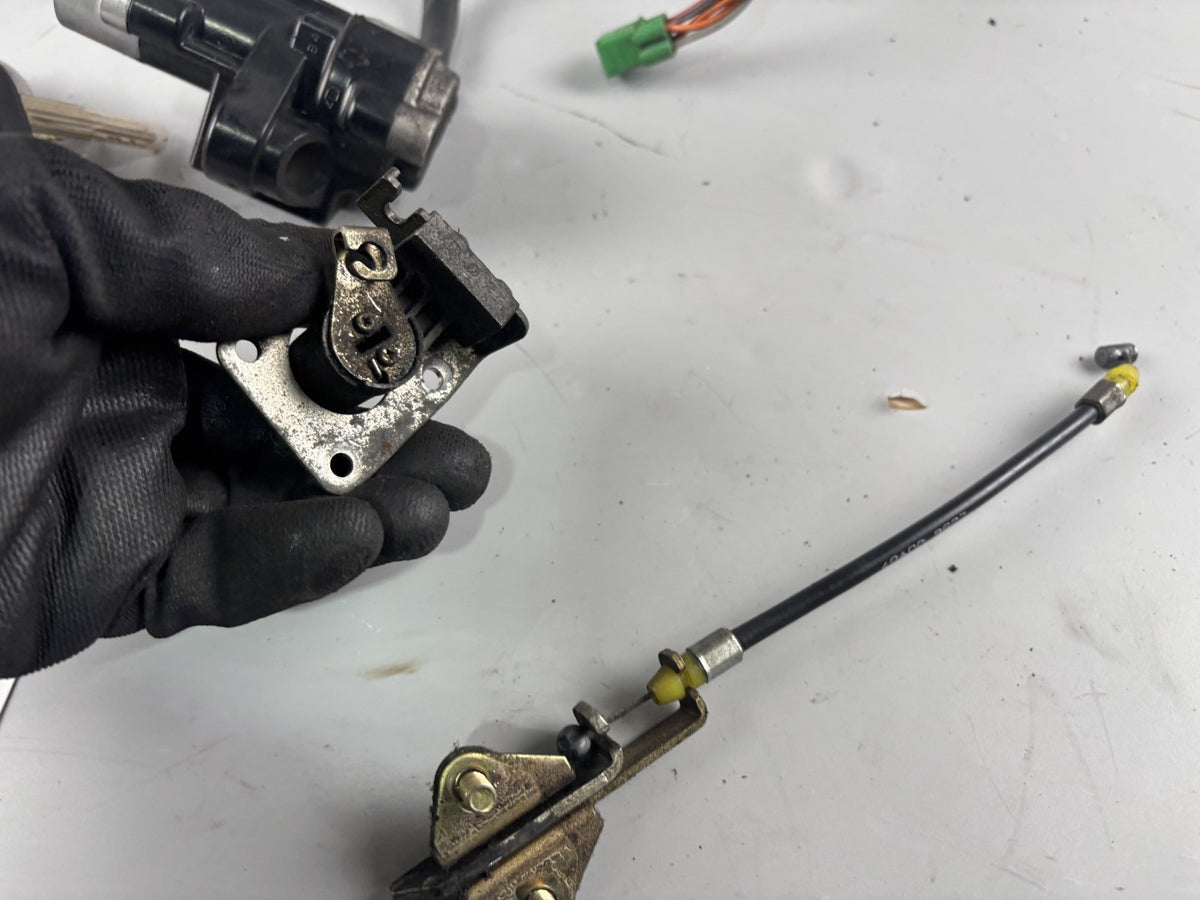 Suzuki GSX 1200 A3 Inazuma Schlosssatz Key Lock Sitzbankschloss tankschloss