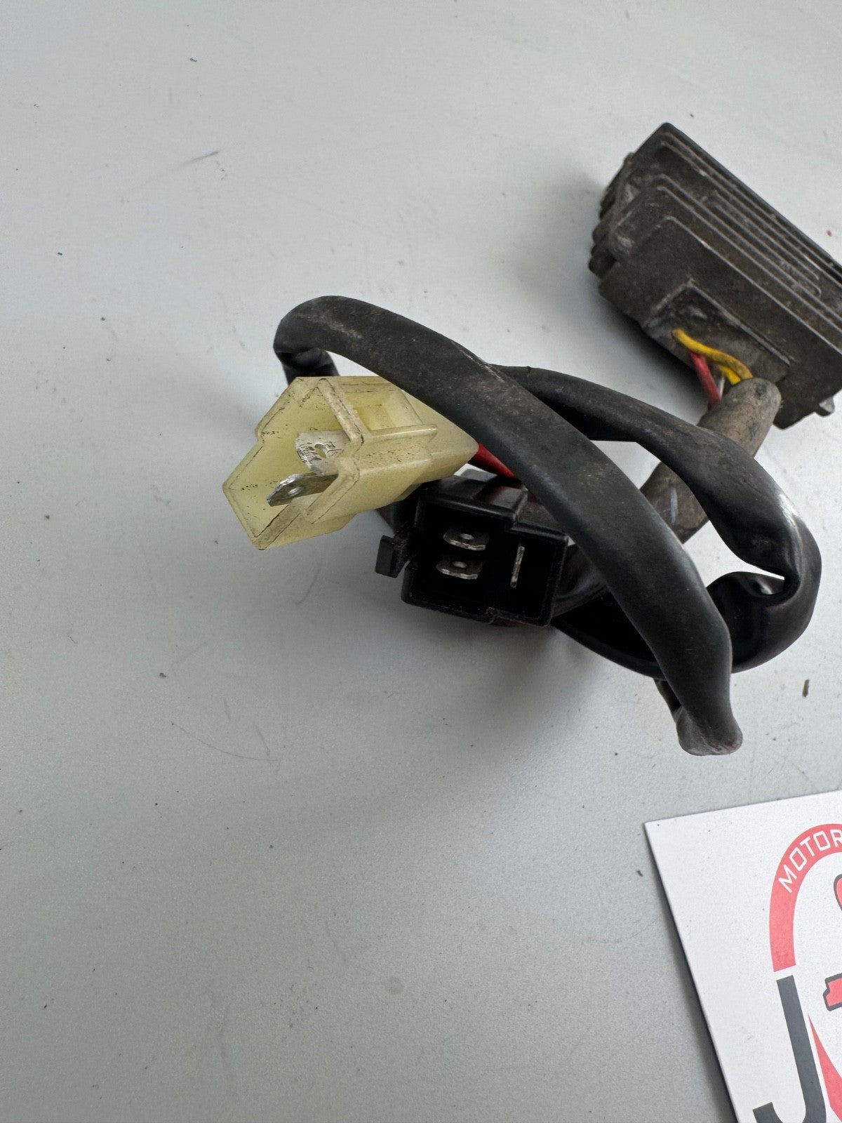 Suzuki DR 125 SF44A Regler Spannungsregler Gleichrichter Laderegler
