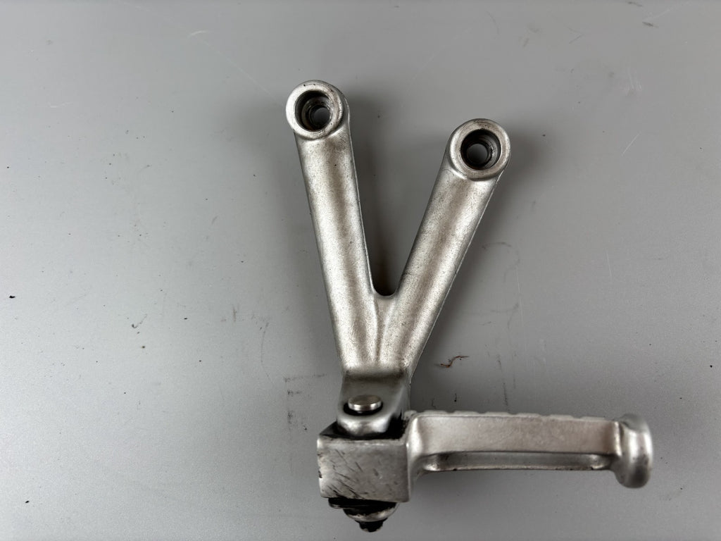 Triumph Daytona 955 T 595 Soziusfußraste Fußraste Foot Hangers links left