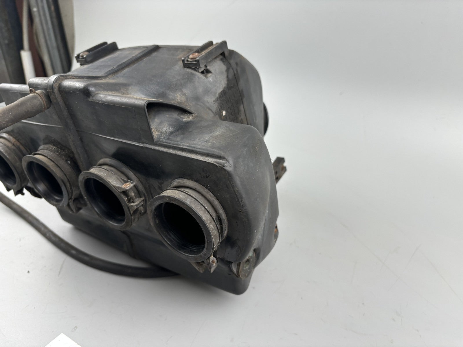 Suzuki GSF600 GN77B Luftfilterkasten Airbox