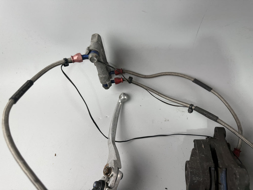 Suzuki GSX - R 1100 GV73C Bremsanlage Bremse Brake Sattel Pumpe vorne front