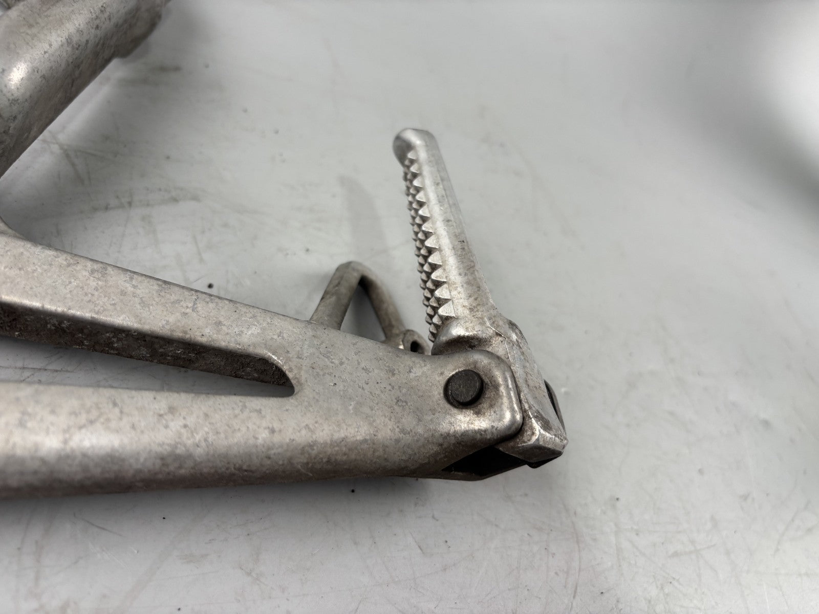 Honda VFR750 F Rc36/2 Fußraste hinten links Soziusfußraste Foot Step Hanger
