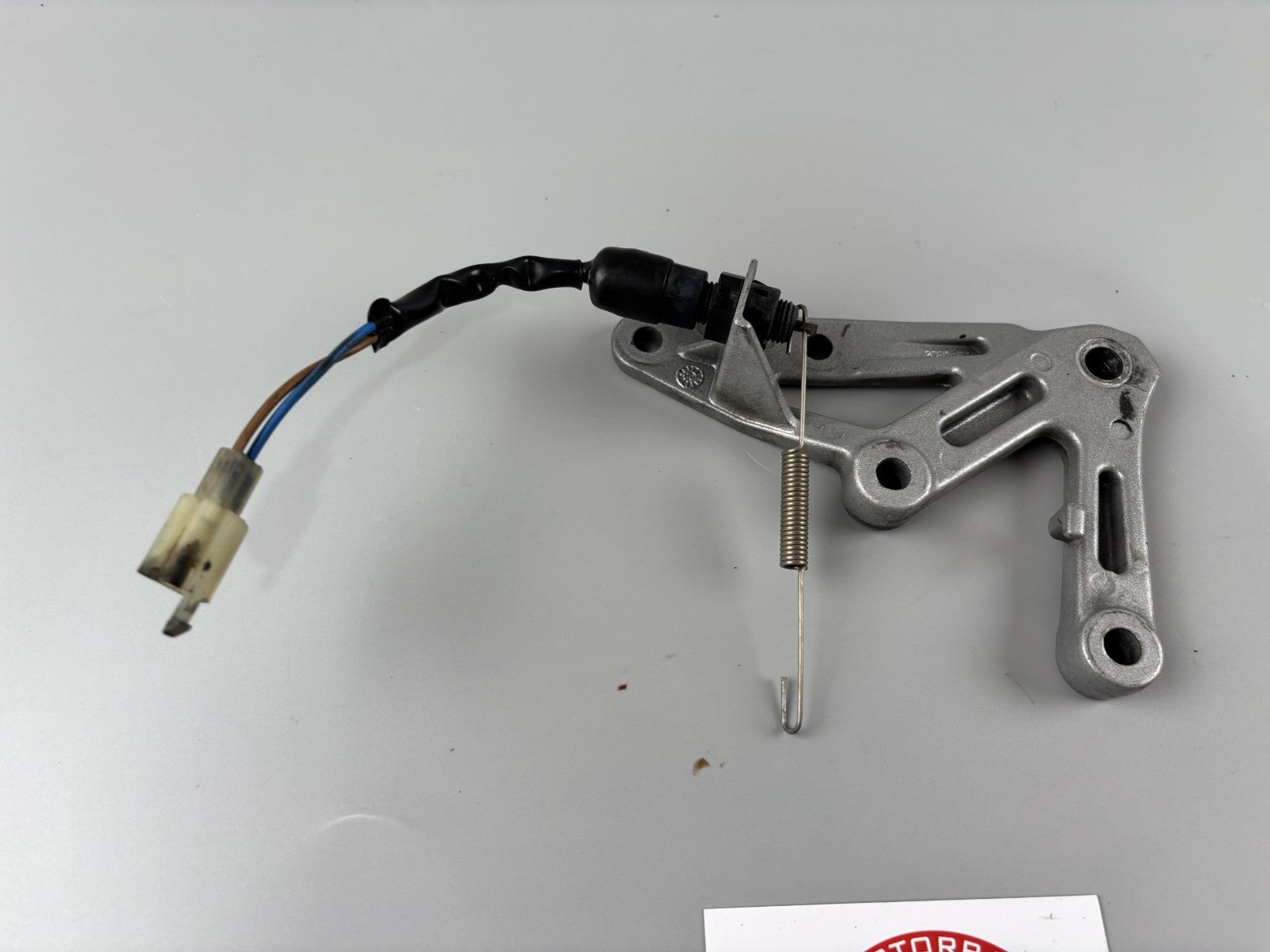 Triumph Daytona 955i T595 N 2002  FussrastenHalter vorne rechts Fußrastenanlage
