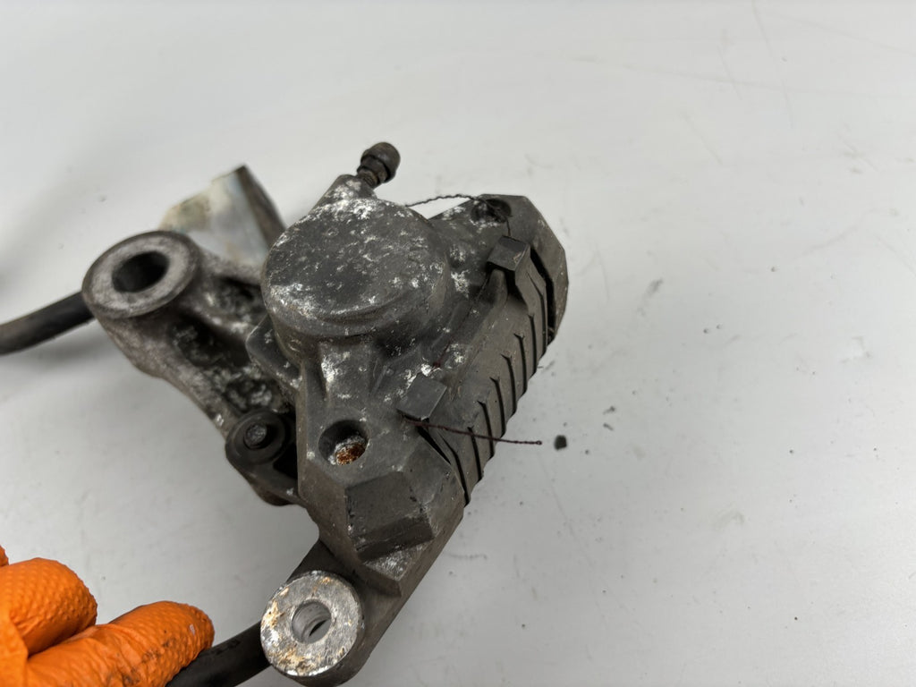 Suzuki GSF600 GN77B Bremse hinten Brake Back Bremsanlage Sattel Pumpe