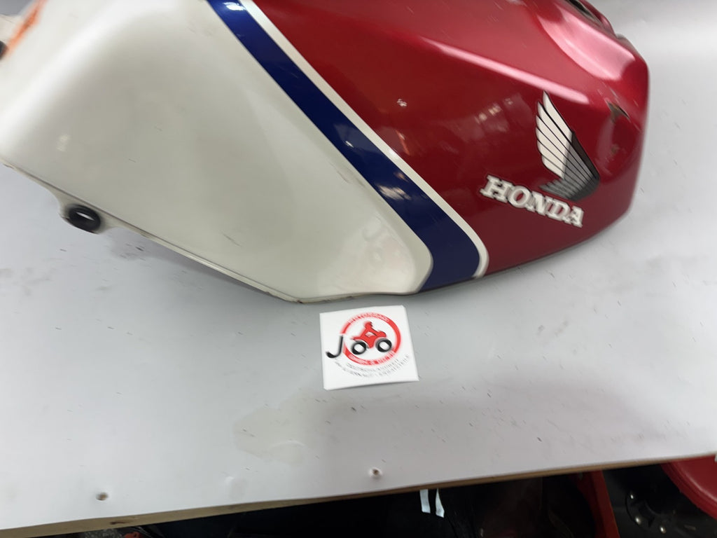 Honda VF 750 F RC15 Tank Treibstoff Kraftstoff Fuel Gas Gasoline Benzintank