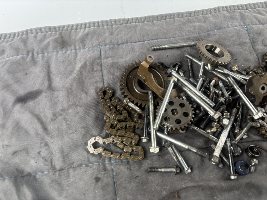 Honda Transalp XL 600 V PD06 Screws Schrauben Reste Zahnräder