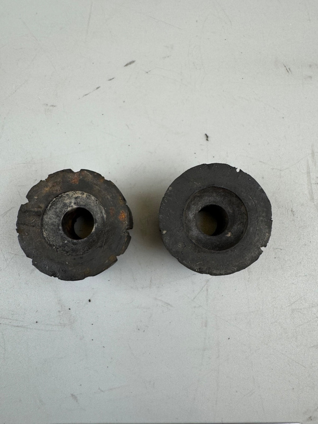 Honda CB 450 N PC14 Tankgummi Rückdämpfer Gummi Benzintank Dämpfer