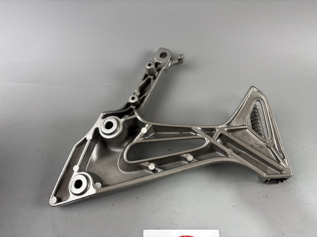 Honda VFR800 RC46/2 VTEC Soziusfußraste Rechts right Hangers Fußraste