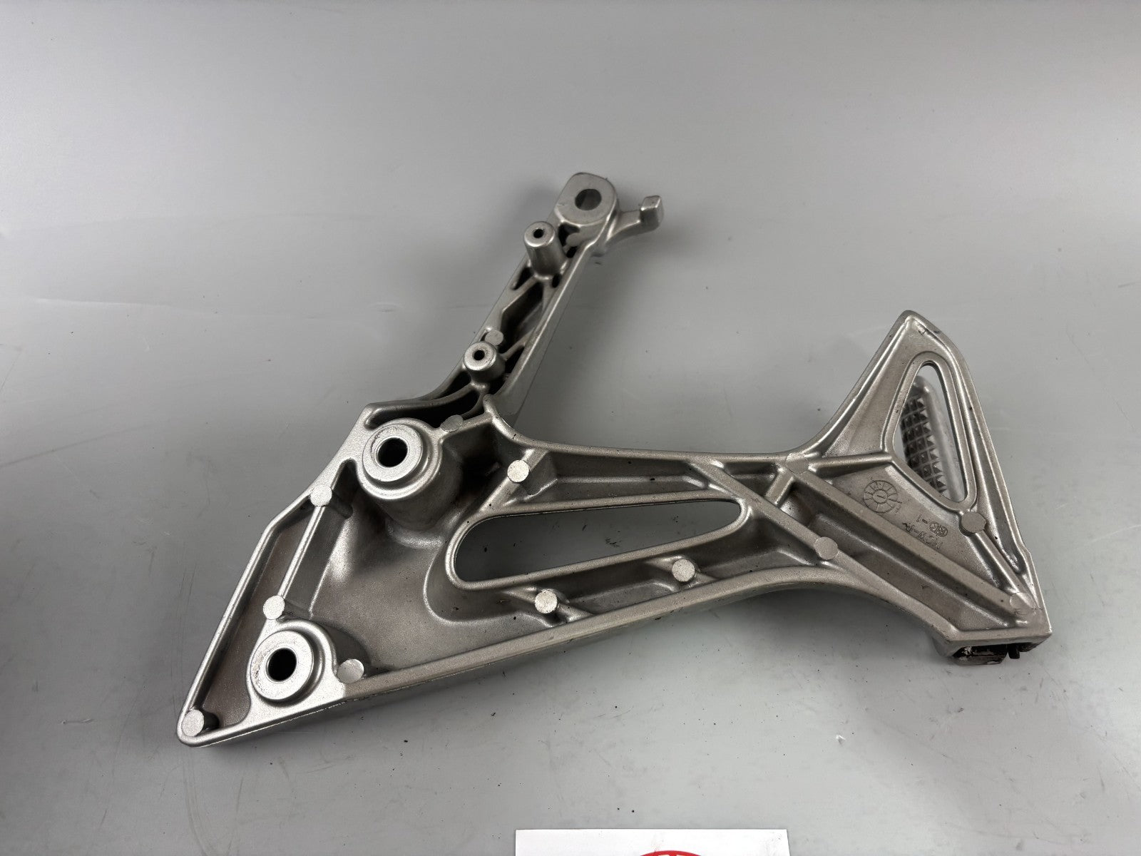 Honda VFR800 RC46/2 VTEC Soziusfußraste Rechts right Hangers Fußraste